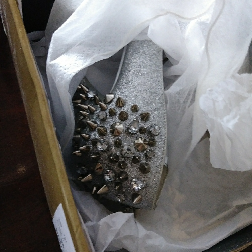 Silver Heels - image 2